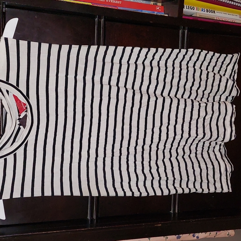 RED by Saks large black/white tank